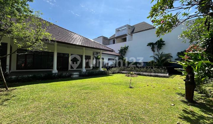 For Rent: House with Large Land, Single-Storey Building, Comfortable and Quiet Location in the Kemang Area, South Jakarta