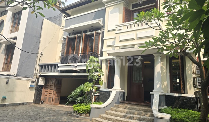 For Sale House in Boarding House Format and Occupied, Can Be Used as Office or Residence or Multifunctional or Clinic, Premium Area Menteng, Central Jakarta For Sale House in Boarding House Format and Occupied, Can Be Used as Office or Residence or Multifunctional or Clinic, Premium Area Menteng, Central Jakarta