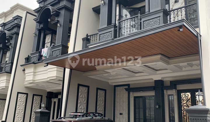 New 2-Story House in Depok - Exclusive Cluster of 29 Units, 2-Car Carport! SHM Near Toll Gate