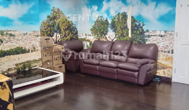 For Sale Frenchwalk 2-Bedroom Apartment High Floor.