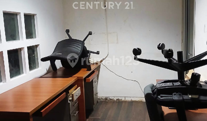 3-Story Shop House in a Strategic Location on Boulevard