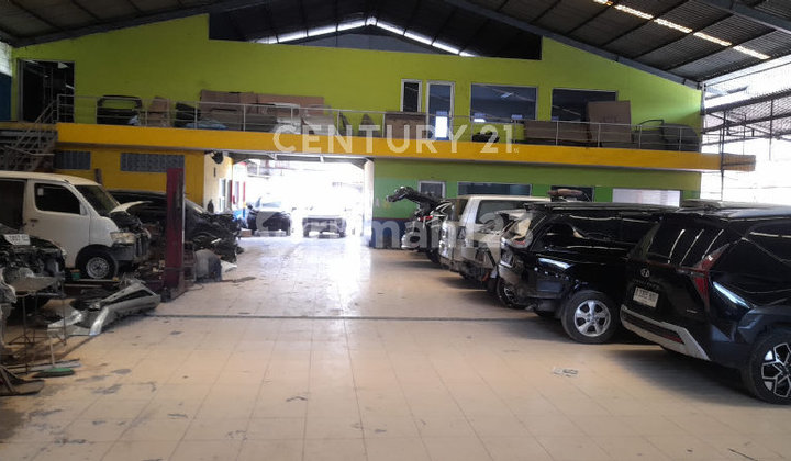 Car Workshop or Business Space Strategically Located in Kemanggisan