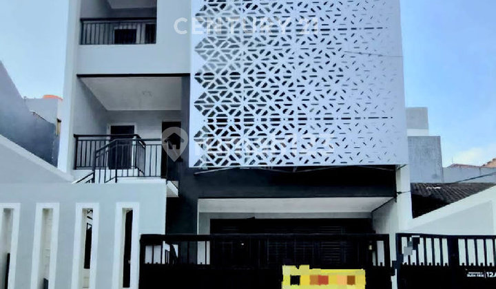 For Sale 3.5-Storey House in Kelapa Gading Near Mall.