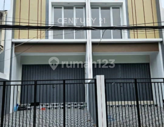 New 2-Story Ready-to-Use Shophouse at Gading Mas Raya