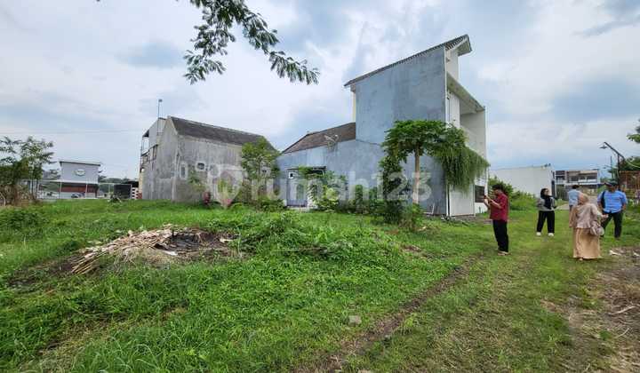 Strategic Boarding House Close to Malang City Cafe Area 2