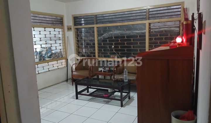 Strategic Old House in Kemandoran, South Jakarta 2