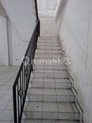 Strategic Shop House with 900 Square Meters Area on Menukan Street, Mergangsan, Spacious Parking & Super Premium Location 2