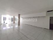 For Rent: Strategic Shop House for Business & Commerce with High Traffic Access in Taman Siswa Education Center, Yogyakarta 2