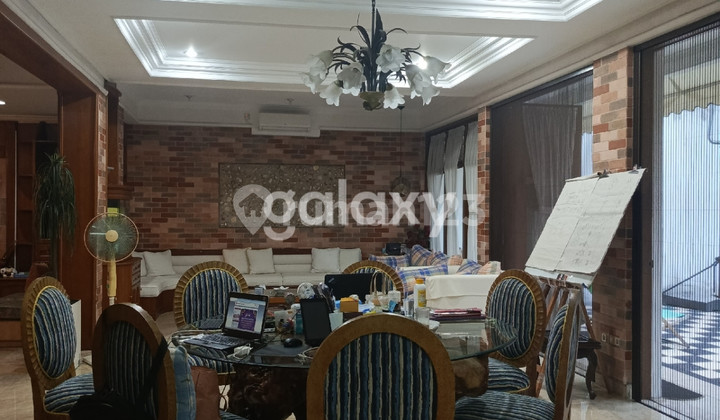 Rumah Klasik Luas dengan Kolam & Taman di Bintaro Sektor 7 (Sewa) 2