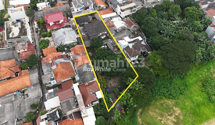 Land in a strategic location suitable for business in Lebak Bulus.