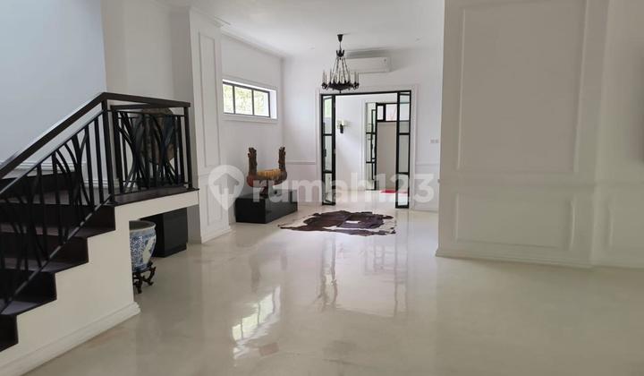 Rumah 2 Kavling Jadi 1 tersedia Main House dan Rumah Belakang