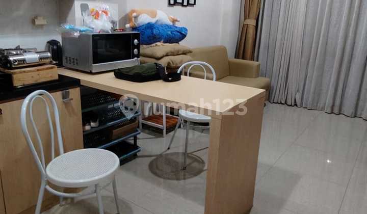 Apartemen dengan View Pool dan Taman Full Furnished di BSD 2
