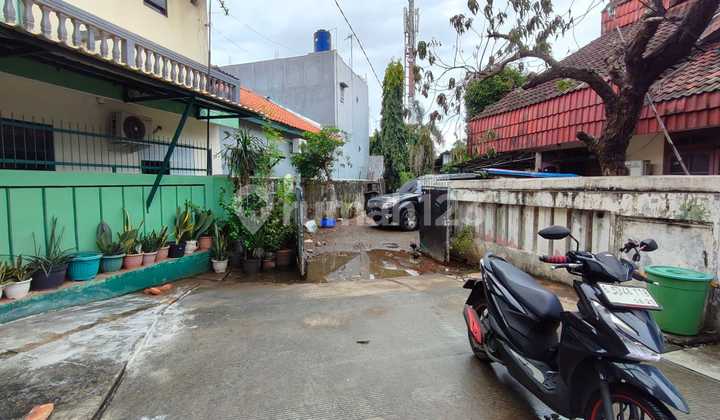 Rumah Tua Bangunan 2 Lantai Hadap Timur di Kelapa Gading 2