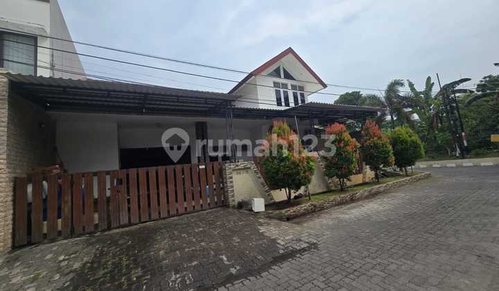 Ready-to-Live Comfortable and Spacious House in Semarang 1
