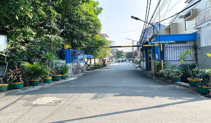 Rumah Tua, Hoek  di Jl. Tanjung duren selatan , Tanjung Duren 2