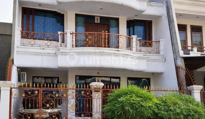 For Sale: Taman Palem Lestari House, Cengkareng, 8x17 m², 2 Floors, SHM (Freehold Certificate)