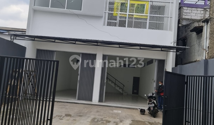 Two-story shop house in the city center