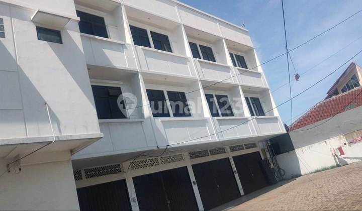 Disewakan Ruko di Jalan Raya Bogor Disewakan Ruko di Jalan Raya Bogor