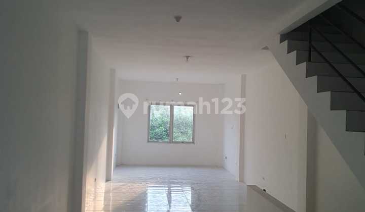 For Rent 3-Story Shop House in Pasar Minggu, South Jakarta, in a Complex with Ample Car and Motorcycle Parking Space. 2