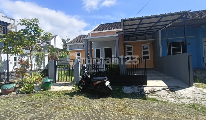 Rumah Hook Halaman Luas Karangploso Malang