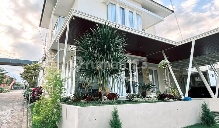 Rumah Villa Produktif Plus Kolam Renang Batu Malang