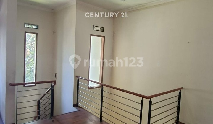 Rumah 2 Lantai Terawat Buah Batu Dekat Tol Cocok Utk Kantor