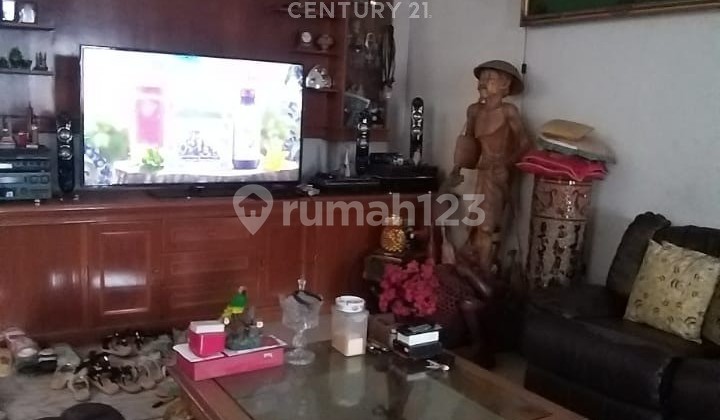Shop on the roadside, suitable for a cafe, office, or business place in Asia Africa. 1