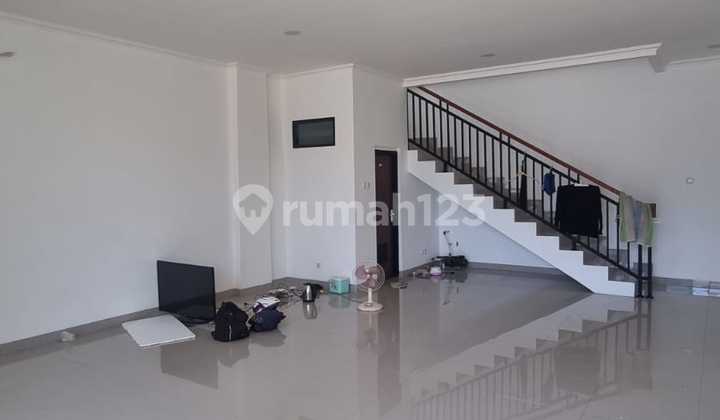 Dijual Ruko Baru 3 Lantai di Taman Ratu. SHM