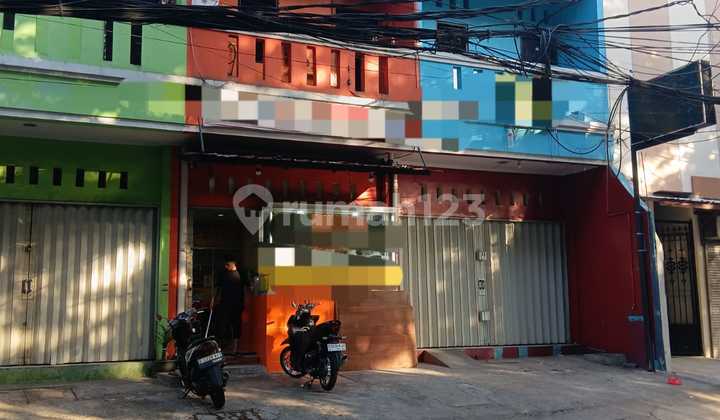 2-Storey Shop House in Sunter. Strategic Location. Main Road 2