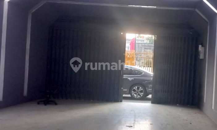 Warehouse for Rent in Commercial Area