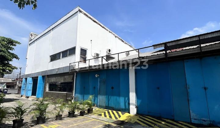 For Rent / For Sale Former Car Showroom Large 2000M², Main Street For Rent / For Sale Former Car Showroom Large 2000M², Main Street