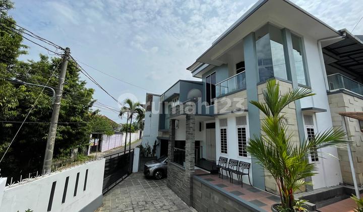 Modern House in the Hill Area 2