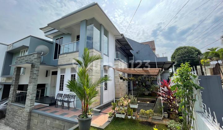 Modern House in the Hill Area 1