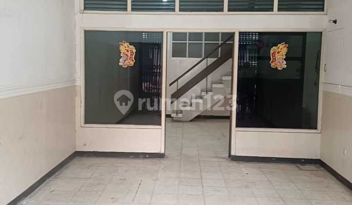 Ruko Tengah Kota Kawasan Perdagangan 2