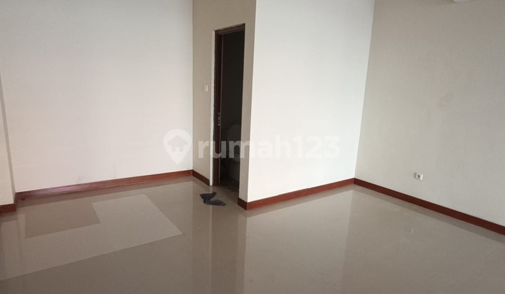 Rented Shop House on Kerobokan Main Road Near Sunset Road Seminyak 2
