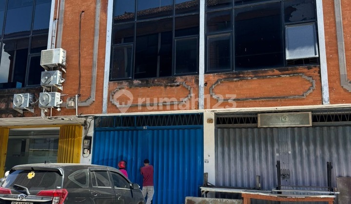 3-Story Shophouse Located in Dauhpuri, Denpasar, on Diponegoro Street 3-Story Shophouse Located in Dauhpuri, Denpasar, on Diponegoro Street