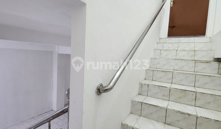 3-Storey Shop House on Gatot Subroto Timur Main Road, Tonja, Denpasar 2