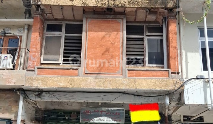 3-Story Shop House in Strategic Location on Jalan Kartini, Denpasar 1