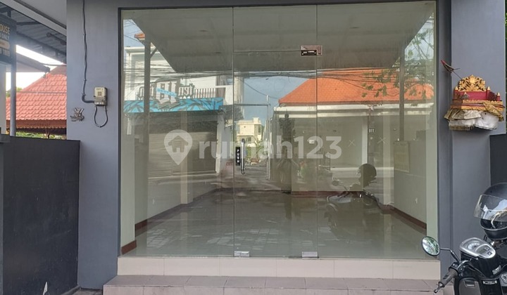 Rented Shop House on Kerobokan Main Road Near Sunset Road Seminyak