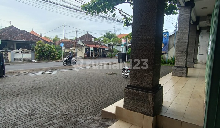 Shop House located on Jalan Raya Abianbase, near Dalung Mengwi. 2