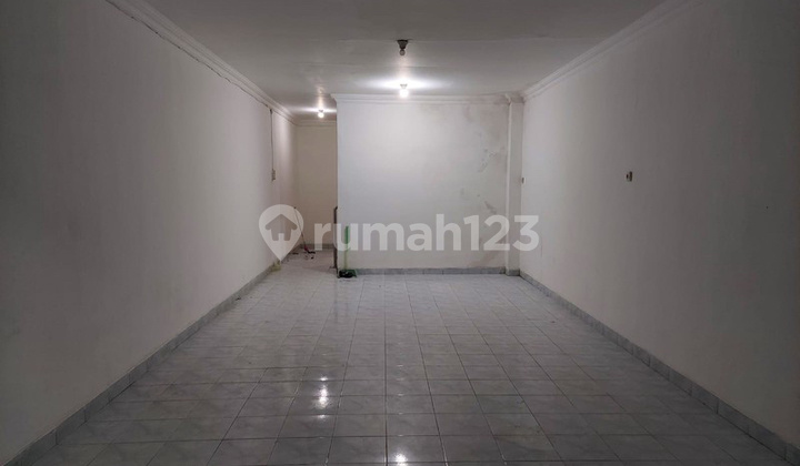 For Rent Strategic Shop House in Selokan Mataram - Business-Friendly Area & Close to Magelang Road, Sinduadi