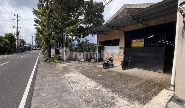 Disewakan Gudang Premium Selangkah ke Terminal Condongcatur, Depok, Sleman.