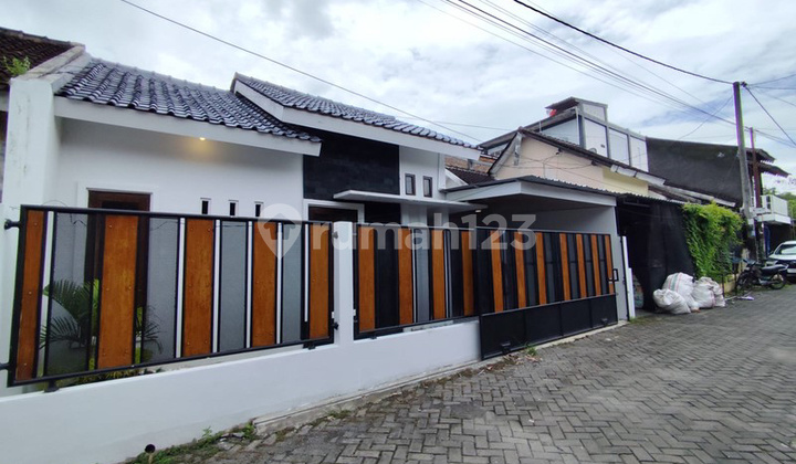 Rumah Furnished di Dalam Perum Lokasi Strategis Dekat Resto Zukaria, Wirokerten, Banguntapan, Bantul Rumah Furnished di Dalam Perum Lokasi Strategis Dekat Resto Zukaria, Wirokerten, Banguntapan, Bantul