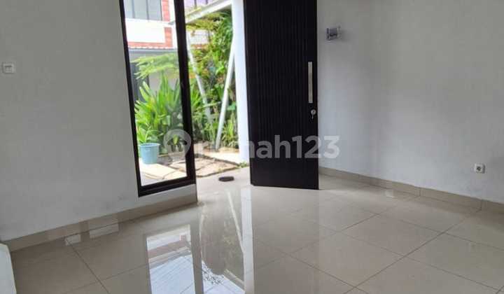 Rumah Minimalis Strategis Posisi Samping Taman Rumah Minimalis Strategis Posisi Samping Taman