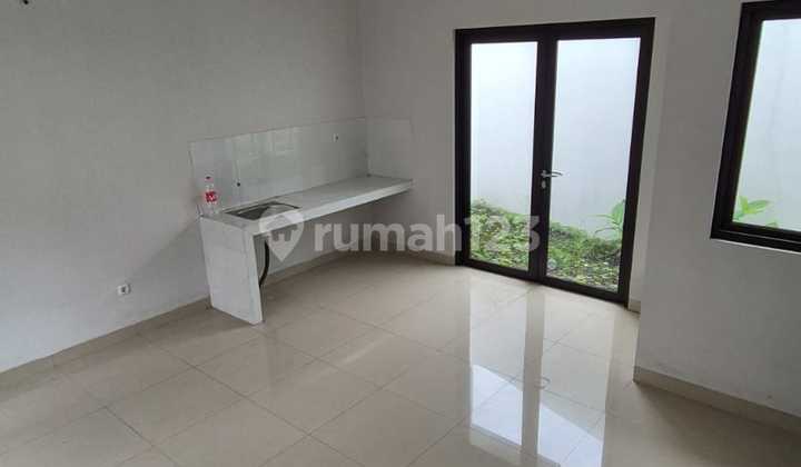 Rumah 2 Lantai Samping Taman Dekat Akses Tol dan Graha Raya