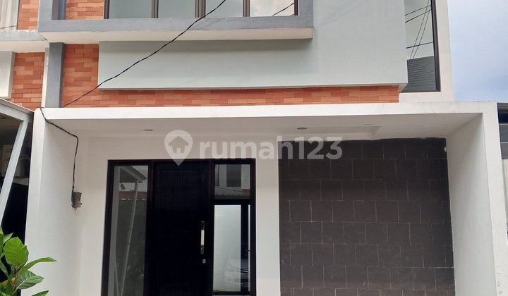 Rumah 2 Lantai Strategis Terjangkau Dekat Graha Raya