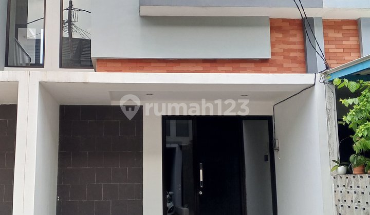 Rumah2 Lantai Strategis Dekat Akses Tol Parigi