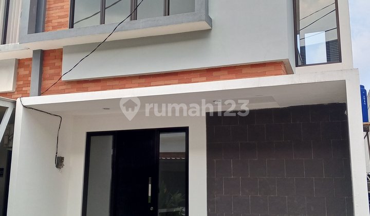 Rumah 2 Lantai Strategis Dekat Graha Raya Siap Huni Rumah 2 Lantai Strategis Dekat Graha Raya Siap Huni