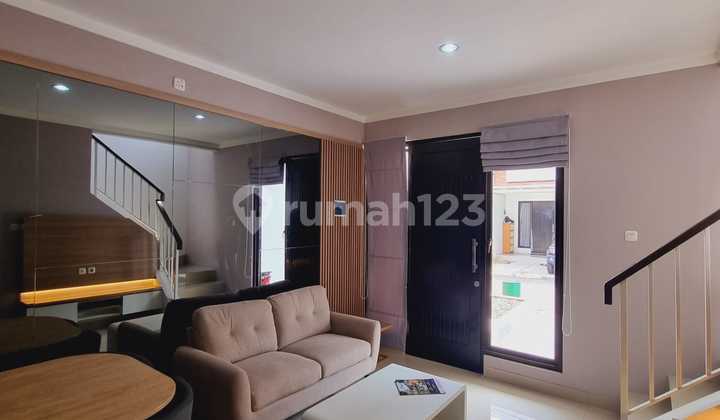 Rumah 2 Lantai Dekat Graha Raya Bebas Banjir