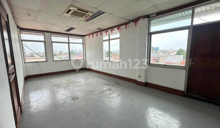 Office Space in Pejaten